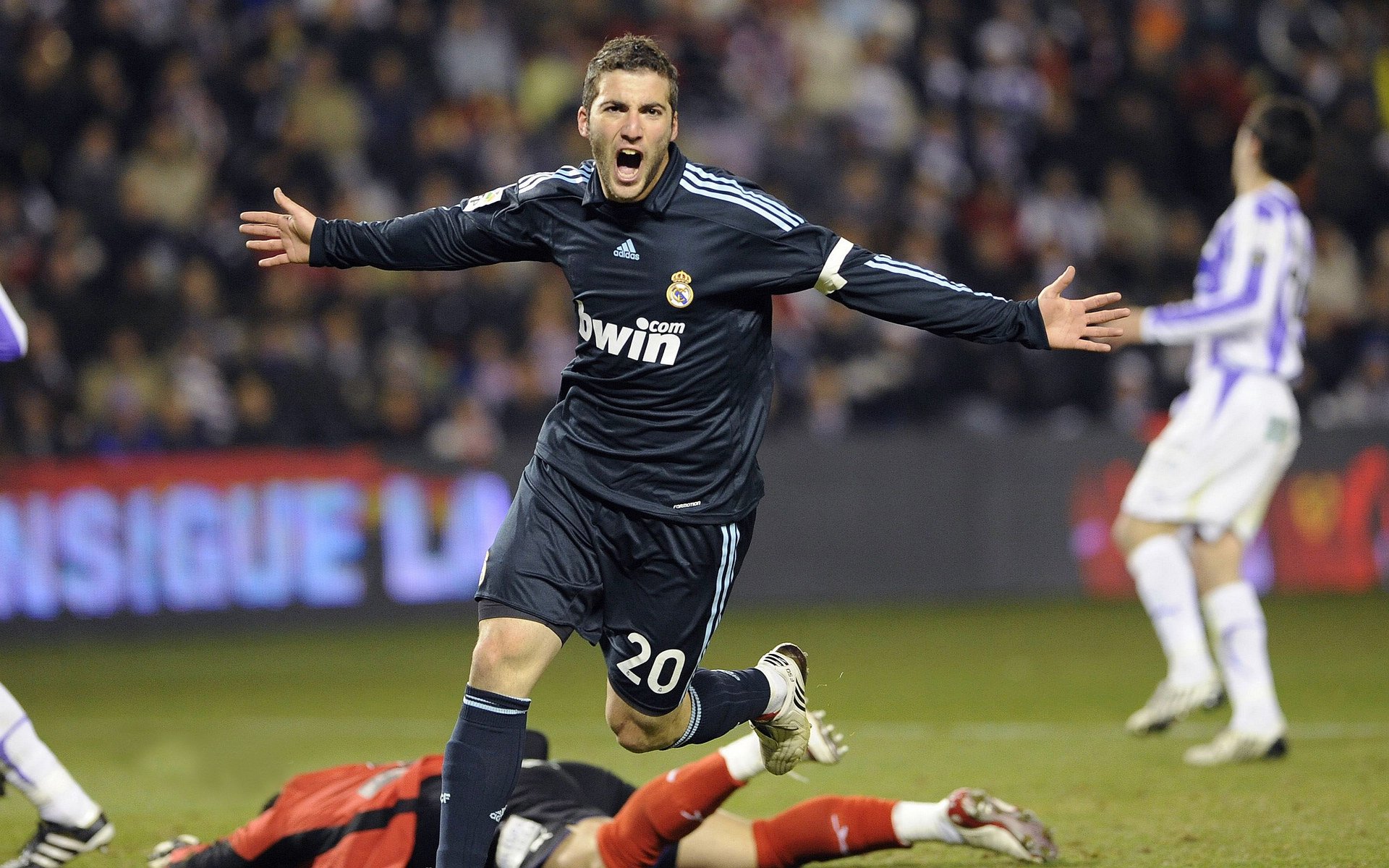 “未来速度，新能源激发新奇迹”——绿色引擎点燃激情赛场，绿色新能源大赛题目